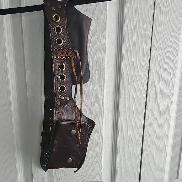 Women's Leather Belt with Pouch - Brown - Picture 2 of 6